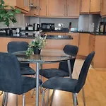 Luxury Waterside Apartment Canary Wharf