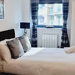 Luxury Waterside Apartment Canary Wharf