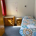 Charming Rooms For Students Only, Cricklewood Lane - Sk