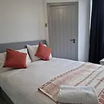 Remarkable 3-Bed Apartment In London