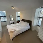 Spacious Two Bedroom Flat In Prestigious Highgate.