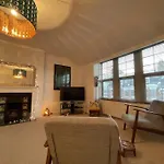 Spacious Two Bedroom Flat In Prestigious Highgate.