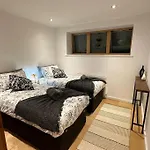 Double Or Twin Room In A Sharing House London Zone 2