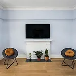 Gloucester Station Gem: 3 Bedroom Oasis