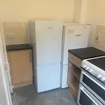 One Bedroom Apartment In Tower Bridge Road
