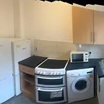 One Bedroom Apartment In Tower Bridge Road