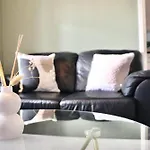 Stunning Apartment, Sleeps 4, Central London, 1 Bedroom, Zone 1, Kennington - Open For Business Stays, Long Stays And Families Relocating