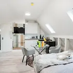 Spacious And Modern Studio In London G