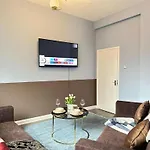 Three Bedroom Apartment Near Mayfair