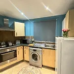 Three Bedroom Apartment Near Mayfair