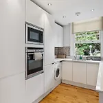 Hidden Gem In Central Location - Beautiful 2 Bed