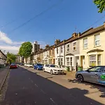 The Stratford Villa - Dnu