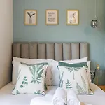 Serene Green Getaway Studio With Calming Ambiance