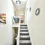 Beautiful Family Apartment Near Hyde Park