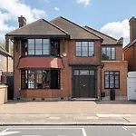 Stunning 5 Bed House In Willesden Green!