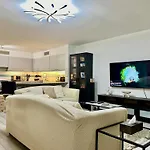 Entire 1 Bedroom Flat At Kensington Gardens Close To Hyde Park, Paddington St