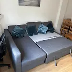One Bedroom Apartment In Tower Bridge Road