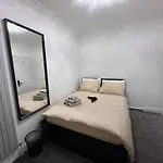 London Bridge Room