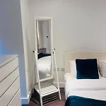 Luxury One Bed In West London