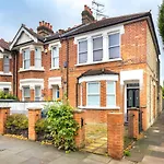 Stunning Flat With Garden In West London