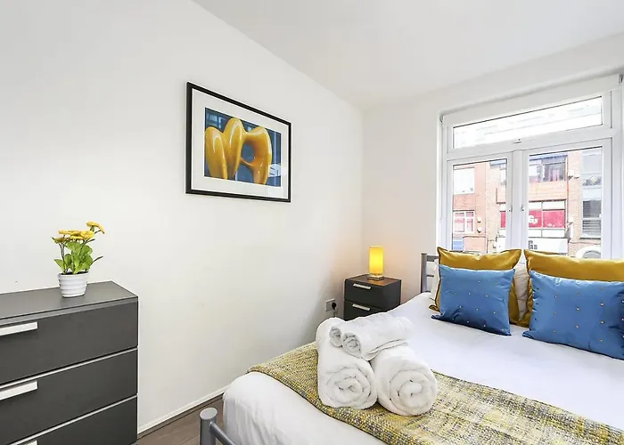 Finsbury Park Station Apartment!