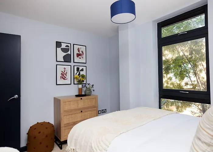 The Whitechapel Place - Stunning 2Bdr Flat With Balcony