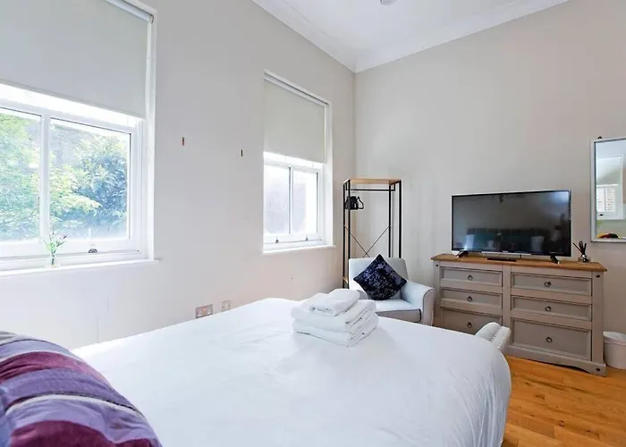 F3 Bright And Cheerful Studio