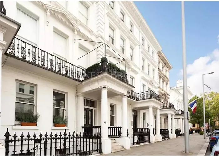 Cozy Hideaway In South Ken!