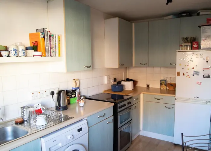Characterful 1 Bedroom Flat Close To Dlr