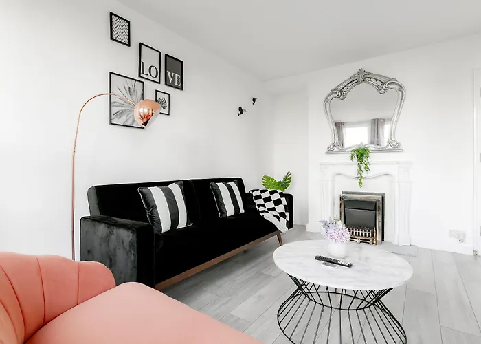3Br Off A13 , Sleeps 6, 2Mins To Langdon Dlr,Free Parking