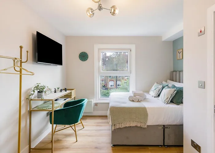 Serene Green Getaway Studio With Calming Ambiance