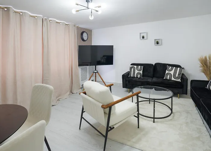 Luxury 3 Bedroom House In Woodgreen