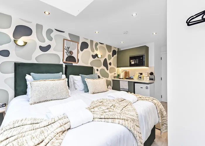 Sleek & Modern Studio Getaway With Artistic Flair