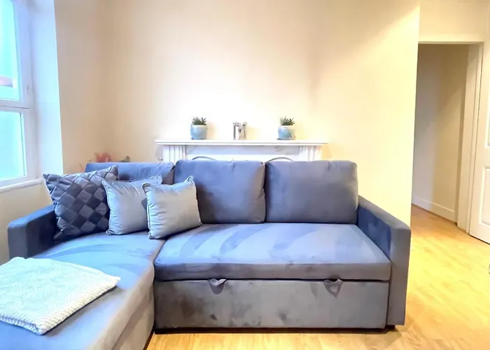 Oxford Street Holiday Apartment