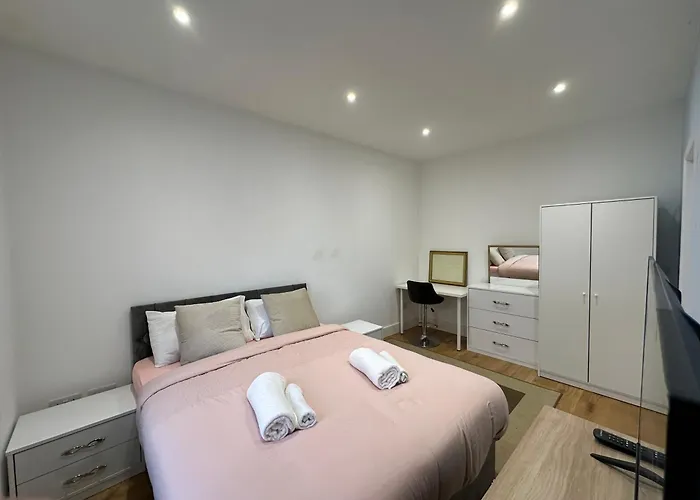 En Suits Room With King Size Bed