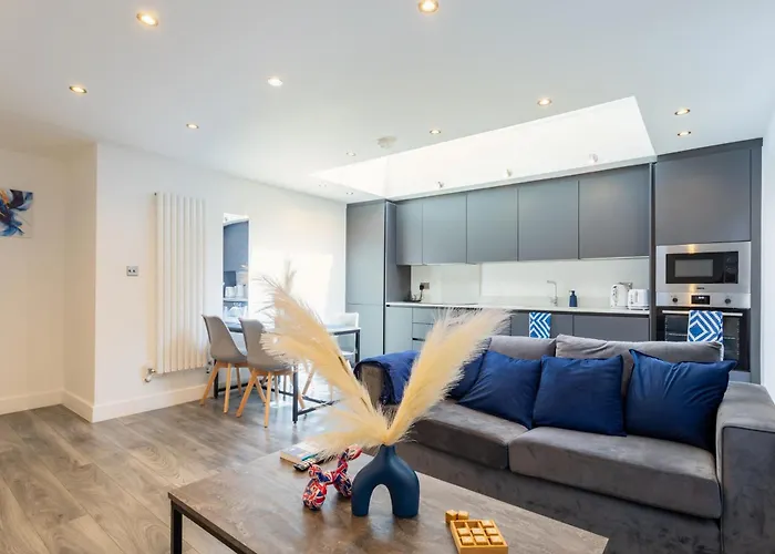 Stylish 2-Bed Flat In The Heart Of West Hampstead
