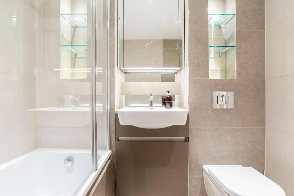 Luxury River Side Penthouse Lejlighed