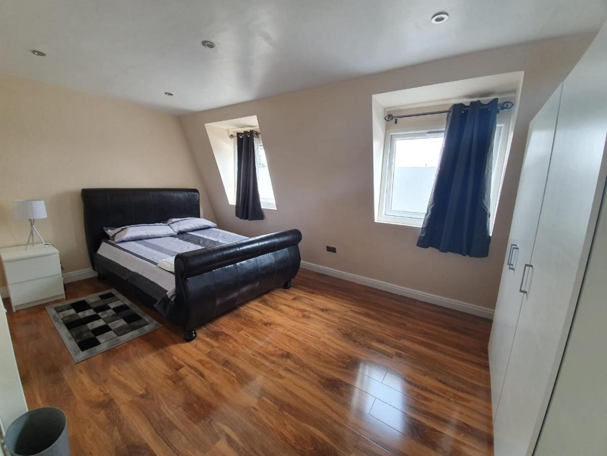Modern 4 Bedroom Apartment *