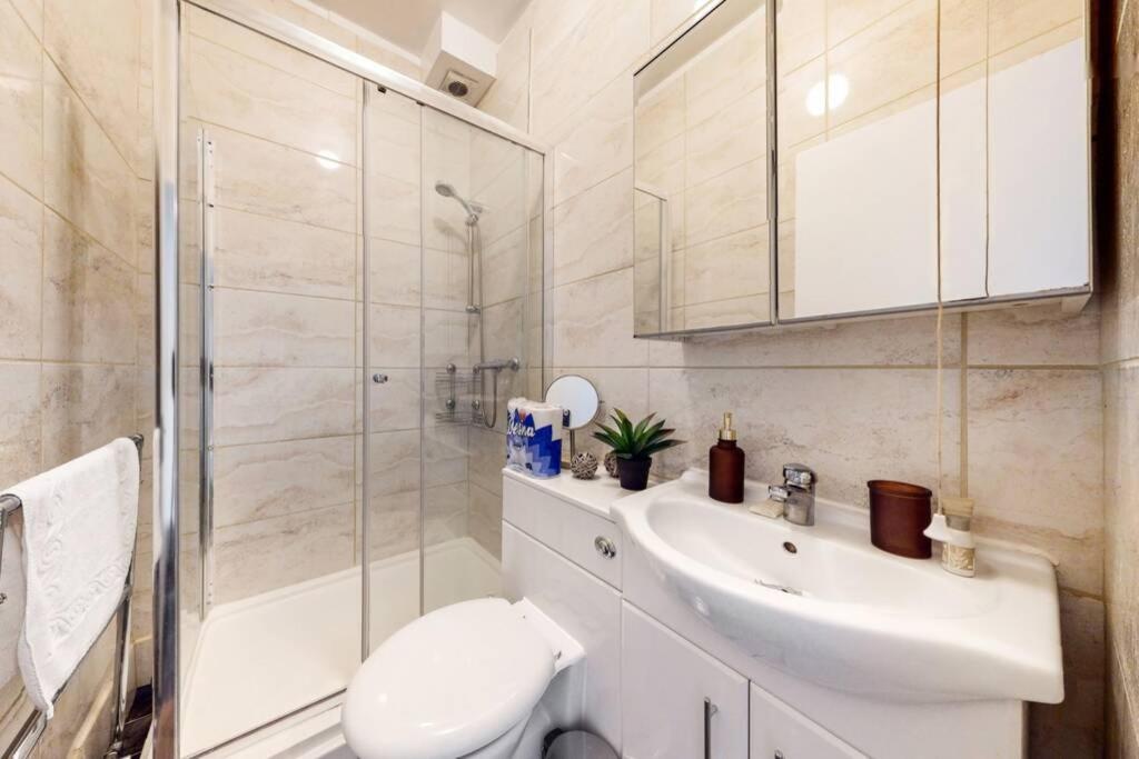 Super 2 Bed Flat Next To Paddington Station Lejlighed London