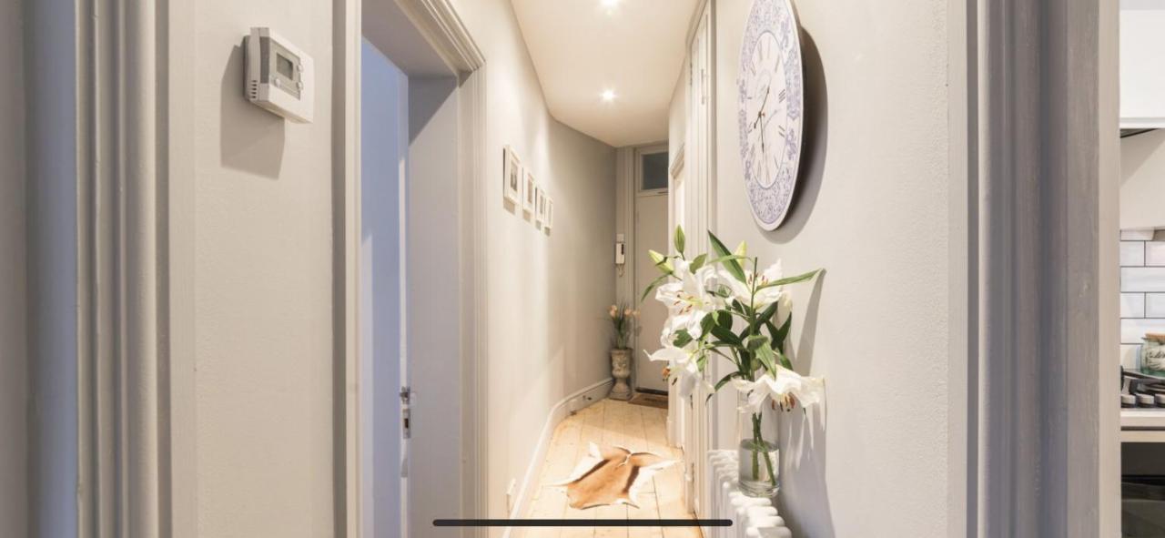 Shad Thames Pied-A-Terre Exquisite Historic Warehouse Air Conditioning Private Parking Garden & Balcony Next To Shard With Views Apartment London