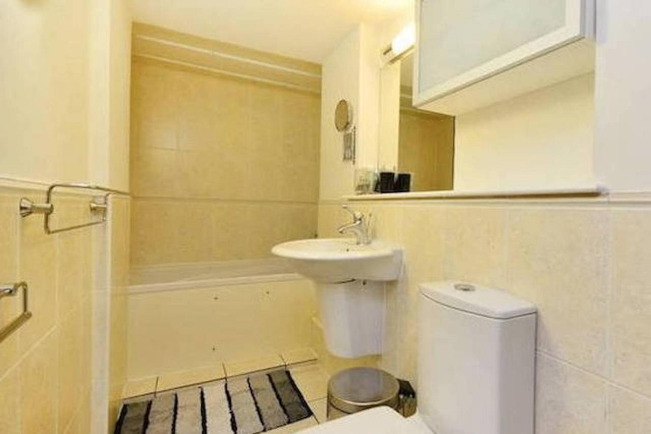 2-bed, 2-bath Sanctuary Near Holborn Station, Covent Garden & West End Appartement Londen