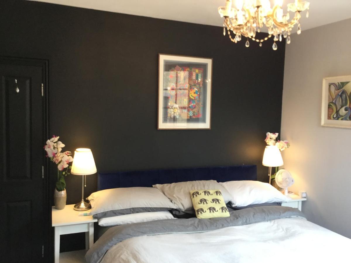 Apartment Shad Thames Pied-A-Terre Exquisite Historic Warehouse Air Conditioning Private Parking Garden & Balcony Next To Shard With Views London