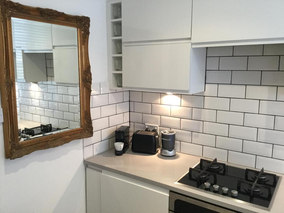 Shad Thames Pied-A-Terre Exquisite Historic Warehouse Air Conditioning Private Parking Garden & Balcony Next To Shard With Views Apartment London