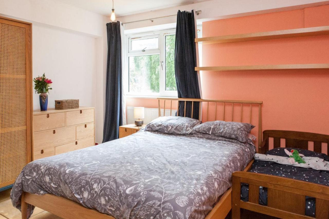 Pass The Keys Spacious Kennington Apartment, 4 Mins From Station