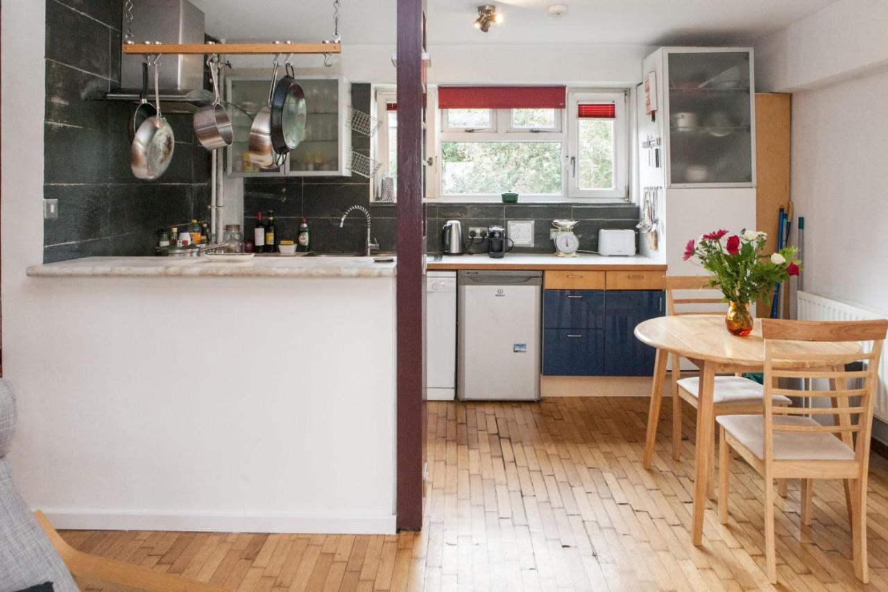 Pass The Keys Spacious Kennington Apartment, 4 Mins From Station London