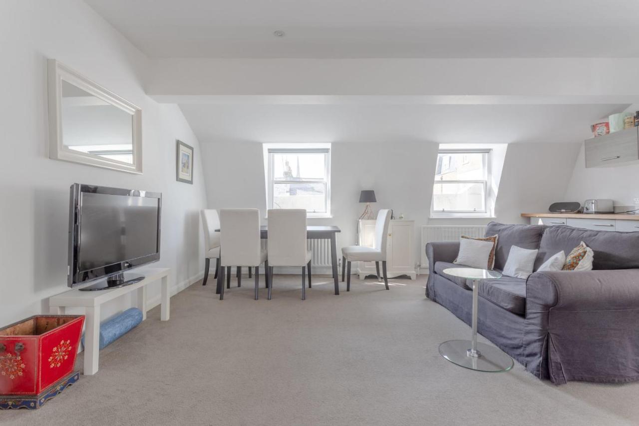 Bright & Airy 1 Bedroom In * London
