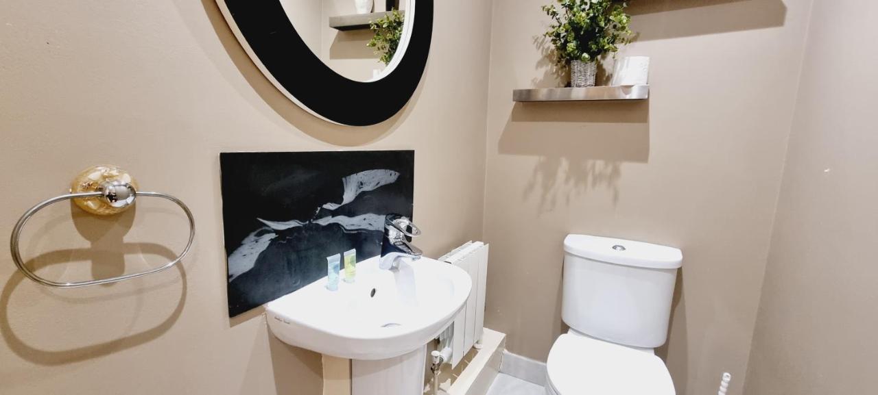 Luxury Waterside Canary Wharf London