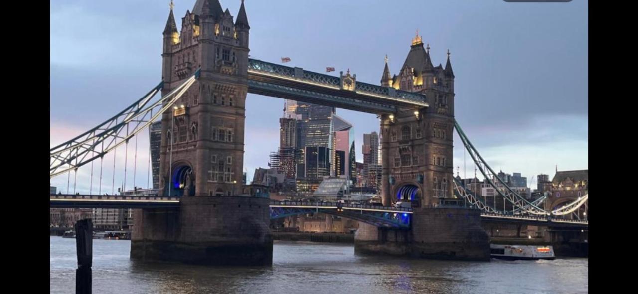 Shad Thames Pied-A-Terre Exquisite Historic Warehouse Air Conditioning Private Parking Garden & Balcony Next To Shard With Views London