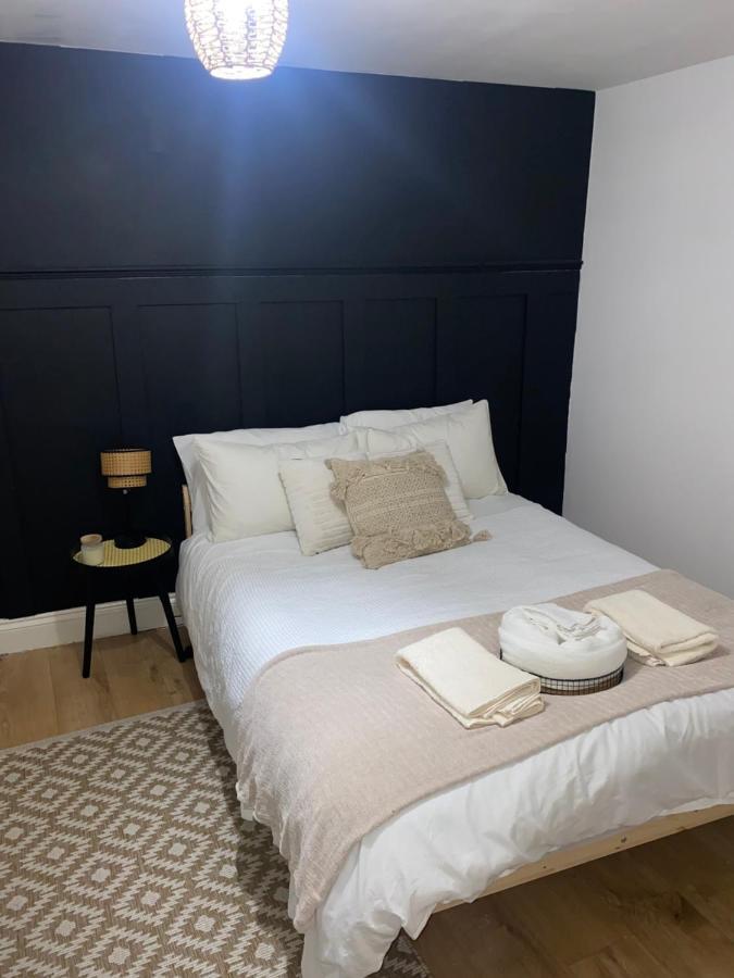 Large 1 Bed Serviced Apartment In The Town Centre Appartement *