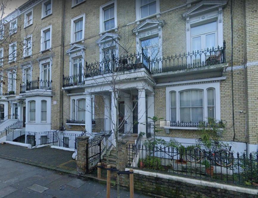 Apartment Spacious 1-bedroom Flat With Private Balcony, Patio, And Traditional Decor In Prime Chelsea Location